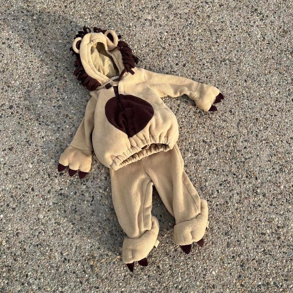 Old Navy Lion Costume Kids Halloween Costume Size 18-24 months 2 piece set